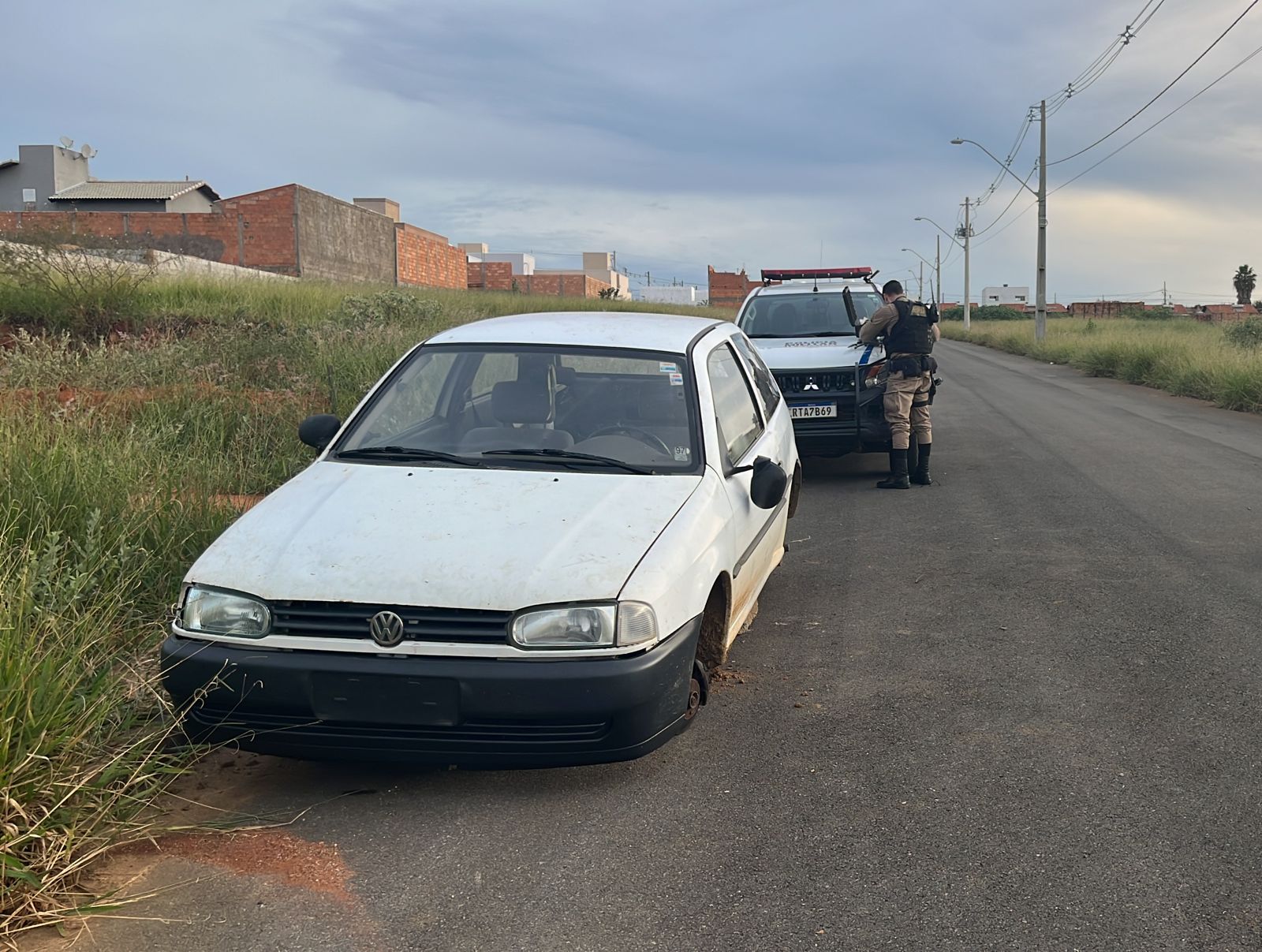 Veículo furtado no bairro Morada Nova é localizado pela Polícia Militar