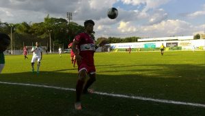 Dedê foi a novidade no coletivo e pode voltar a ser titular sábado.