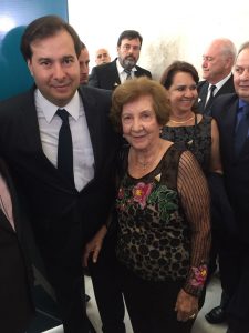 Presidente do Grupo Difusora de Comunicação, Teresinha Inês Resende Alves, com o presidente da Câmara, deputado Rodrigo Maia.