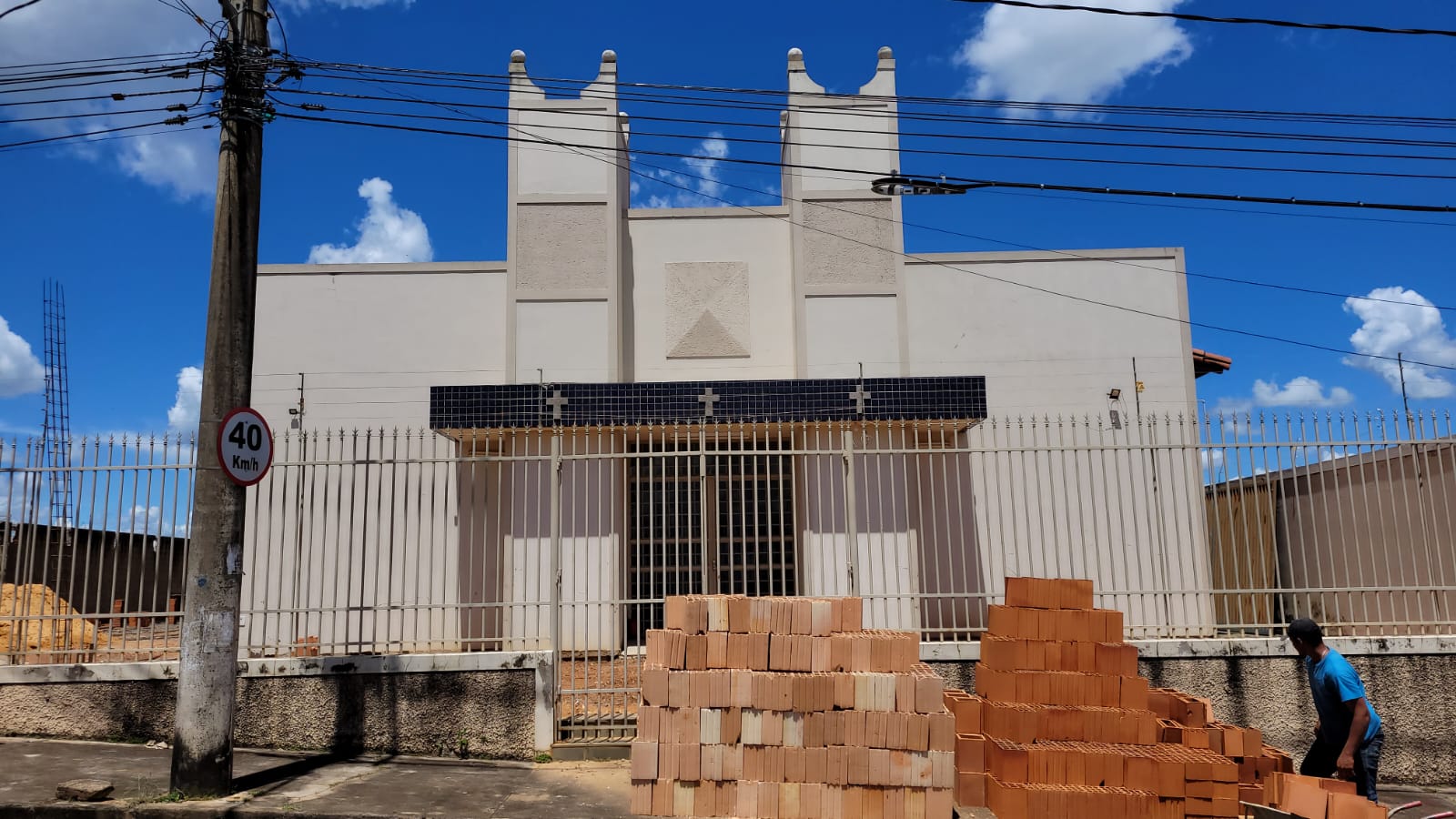 Igreja Santa Edwiges e São Pelegrino está passando por reformas Rádio